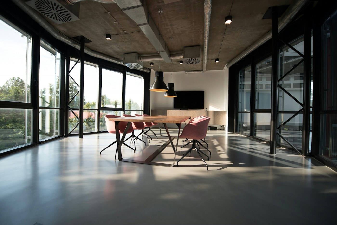 Arquitetura e interiores — fotografia ilustrativa, sem vínculo com oferta real.
